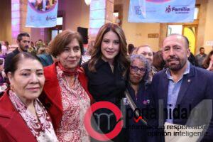 Recibe Paola Delgadillo Hernández, presidenta de DIF Morelia, reconocimiento del Congreso del Estado